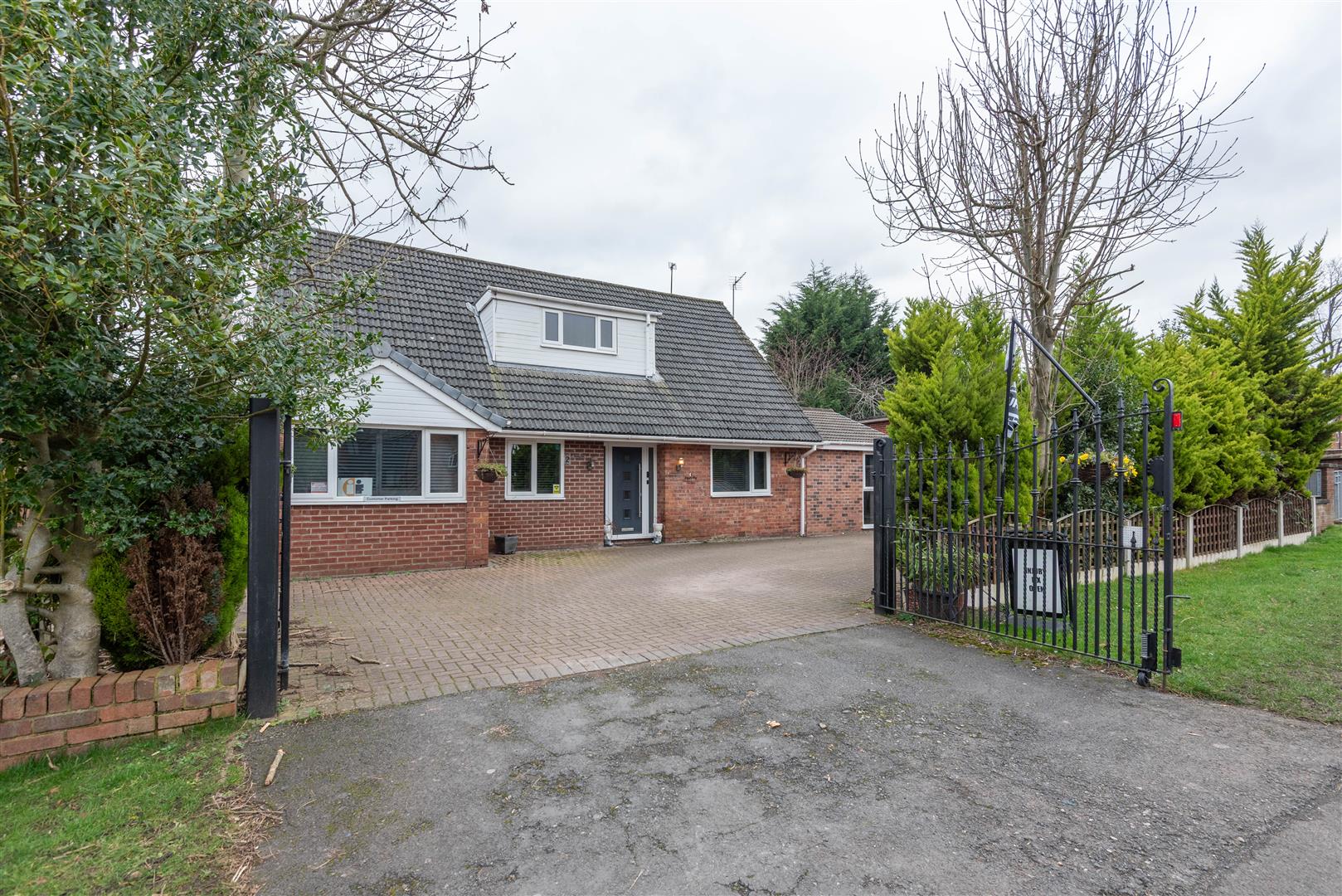 5 bed property in Royal Avenue, Leyland
